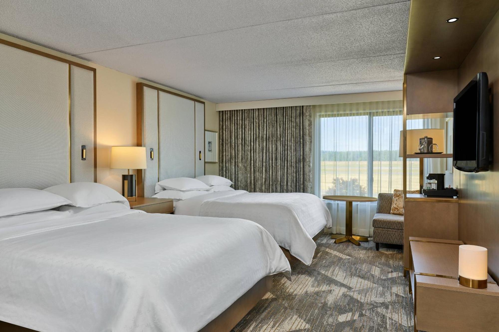 Sheraton Portland Airport Hotel Exterior photo