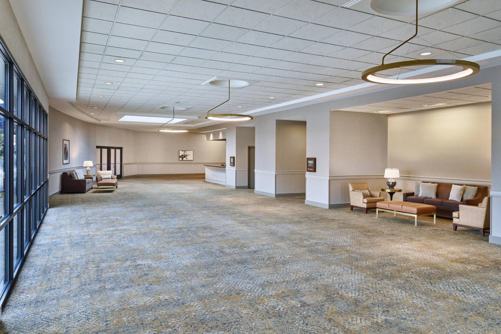 Sheraton Portland Airport Hotel Exterior photo