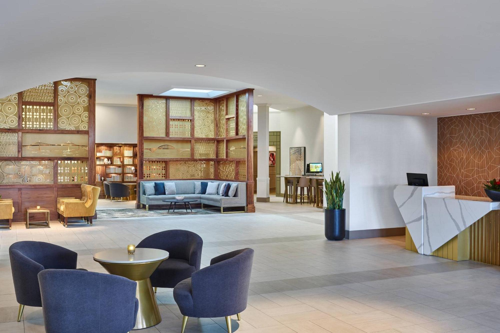 Sheraton Portland Airport Hotel Exterior photo