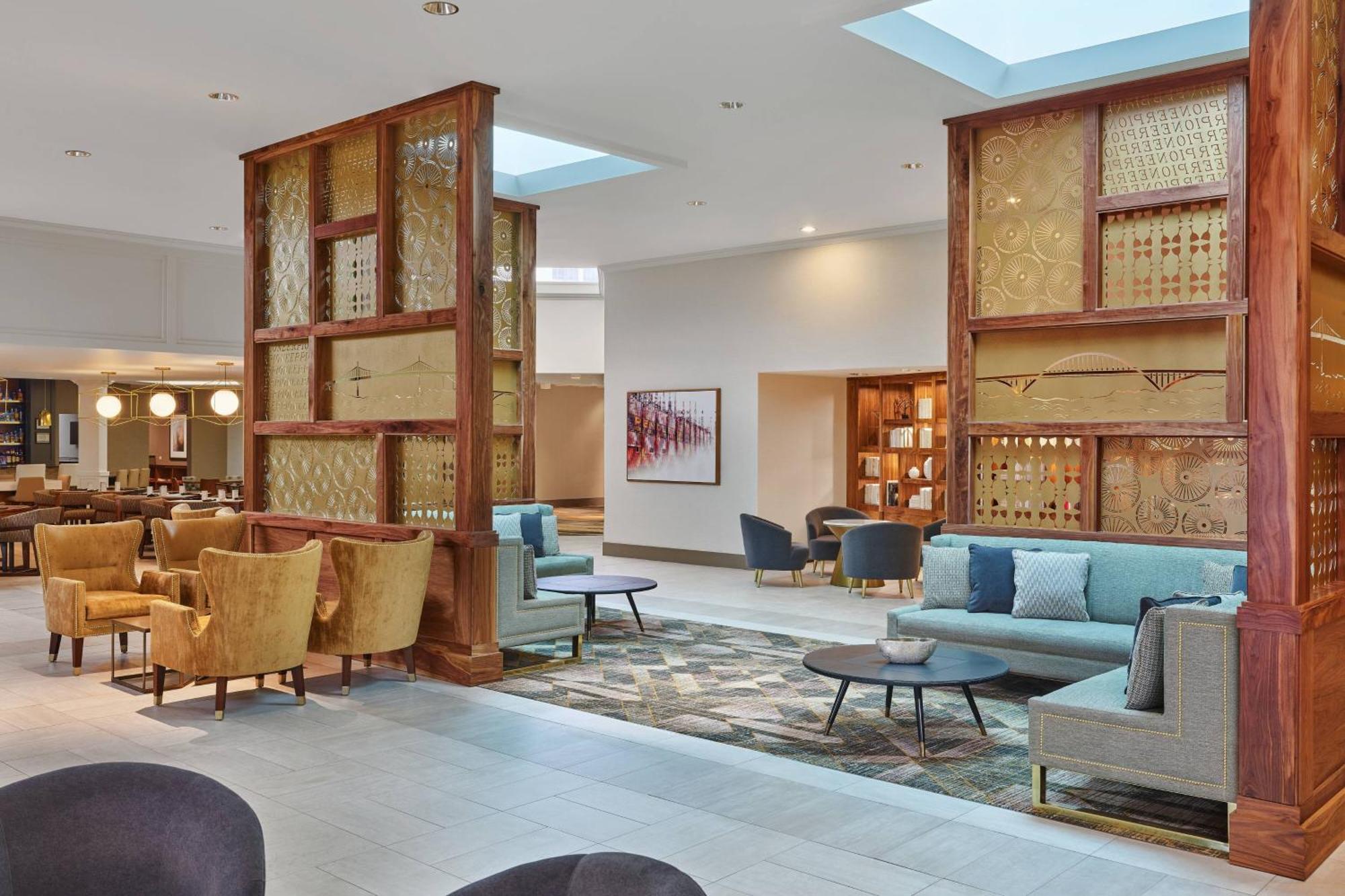 Sheraton Portland Airport Hotel Exterior photo
