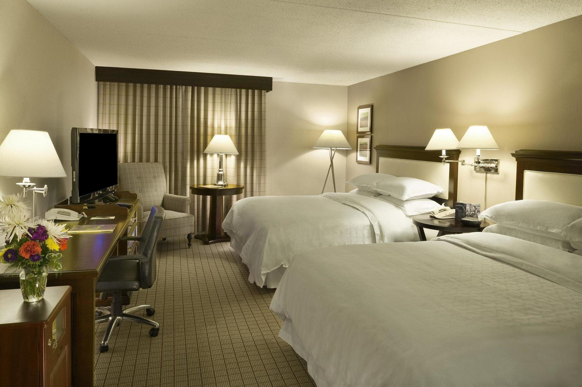 Sheraton Portland Airport Hotel Exterior photo