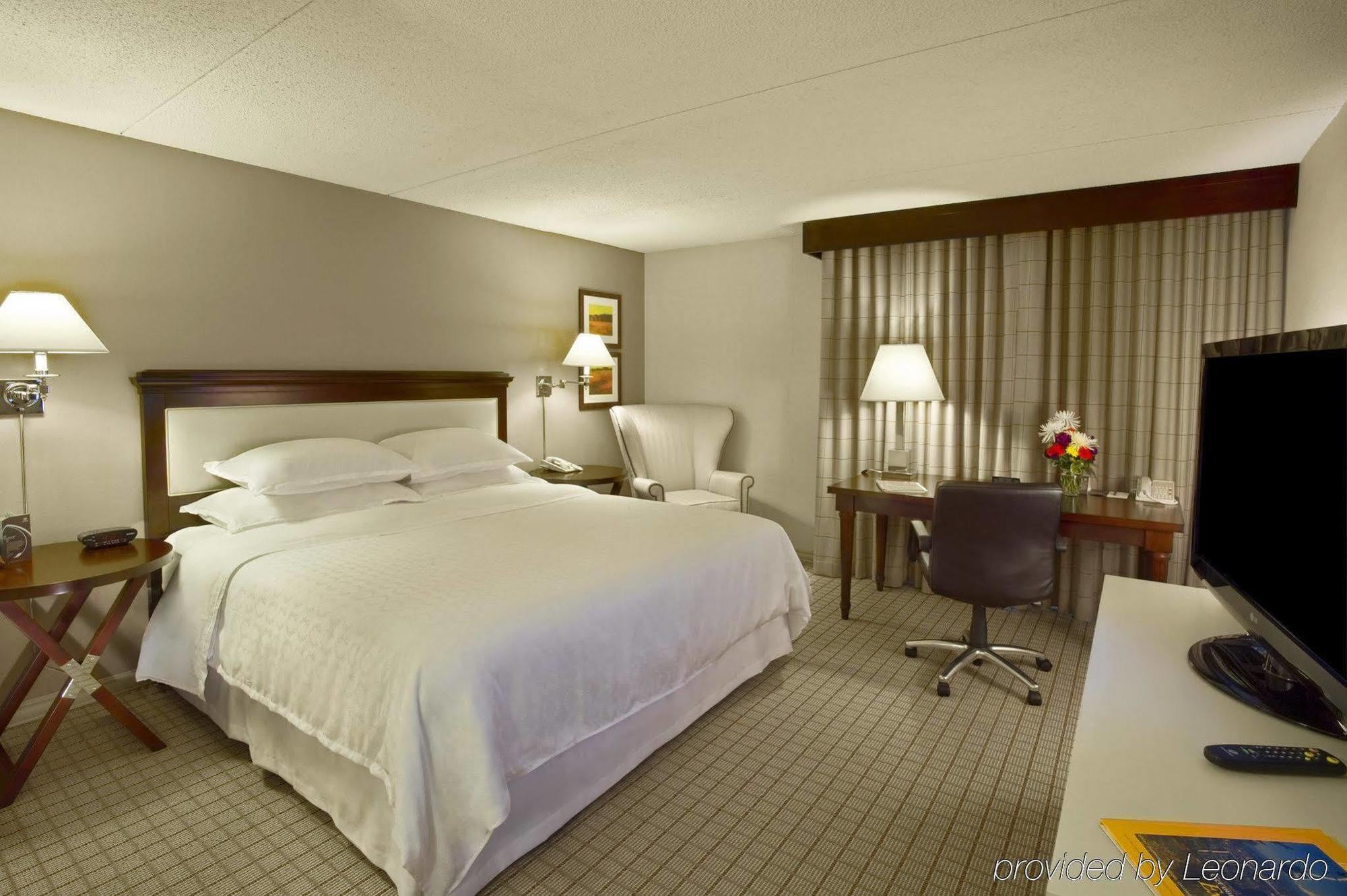 Sheraton Portland Airport Hotel Exterior photo